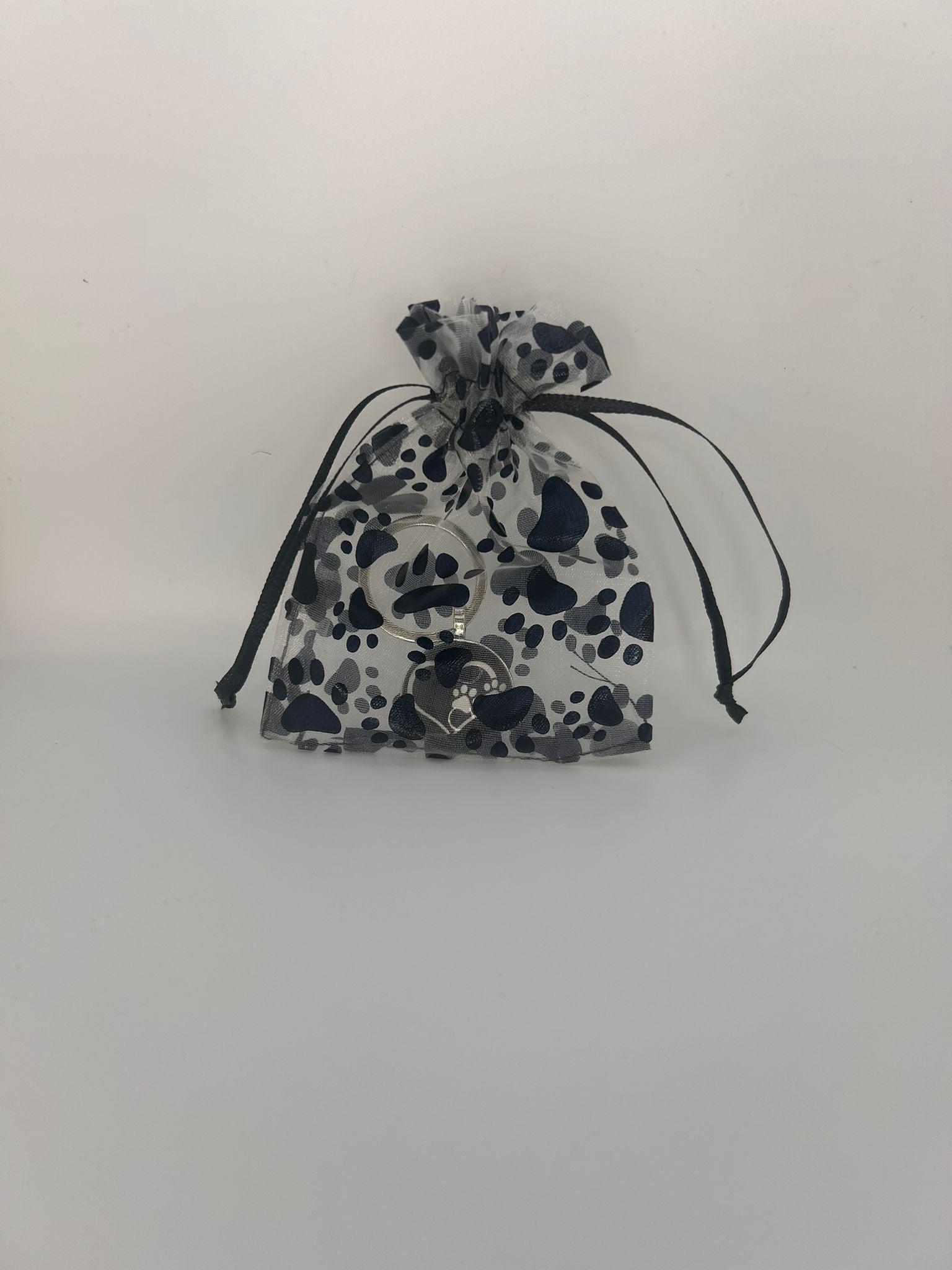 LiNBW. Schlüsselanhänger Herz mit Pfotenabdruck - ideal als Geschenk - LiNBW.